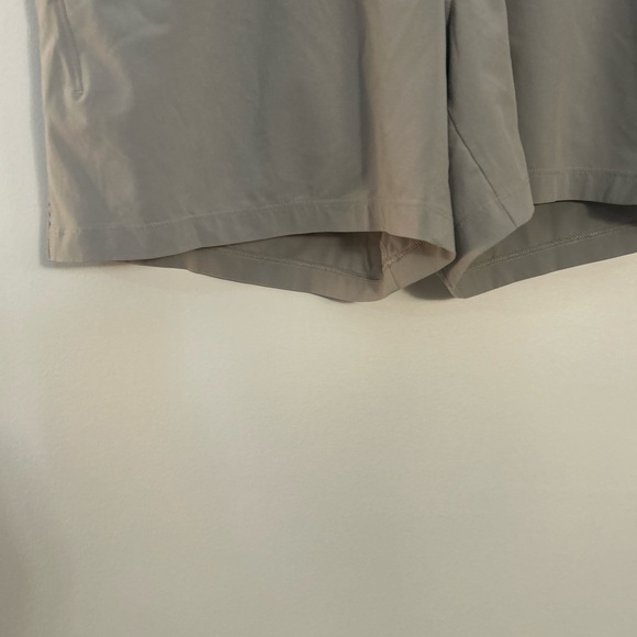 Lululemon Athletica Men's Pace Breaker Linerless Short in Gray - Picture 6 of 14